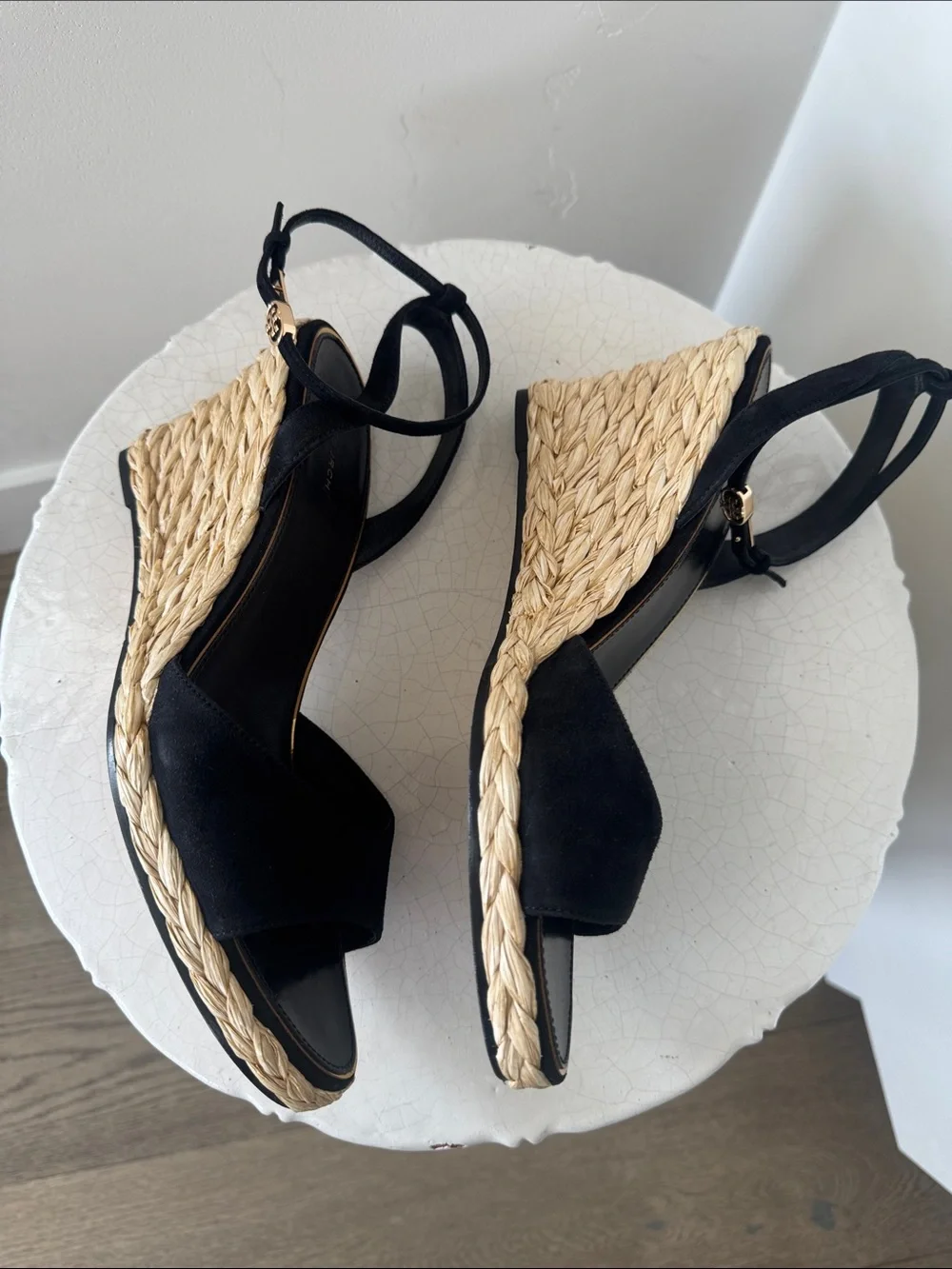 Tory Burch Black Leather Suede Espadrille Wedge Sandals Gold Accents Size 10 EUC